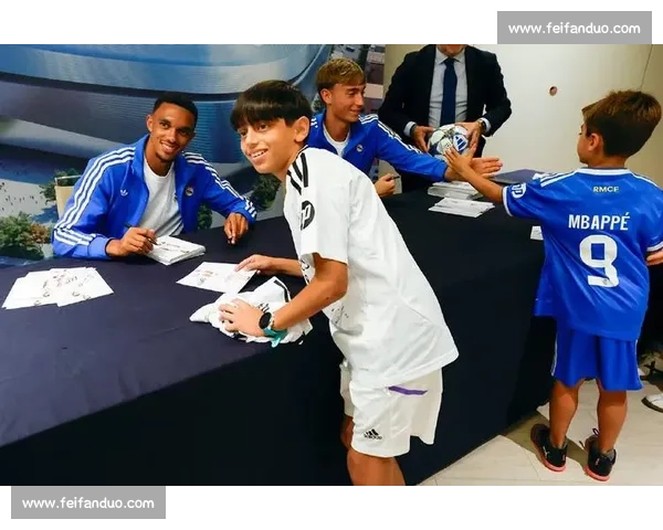 德比赢球！赫伊森父子鸣笛与皇马球迷共庆